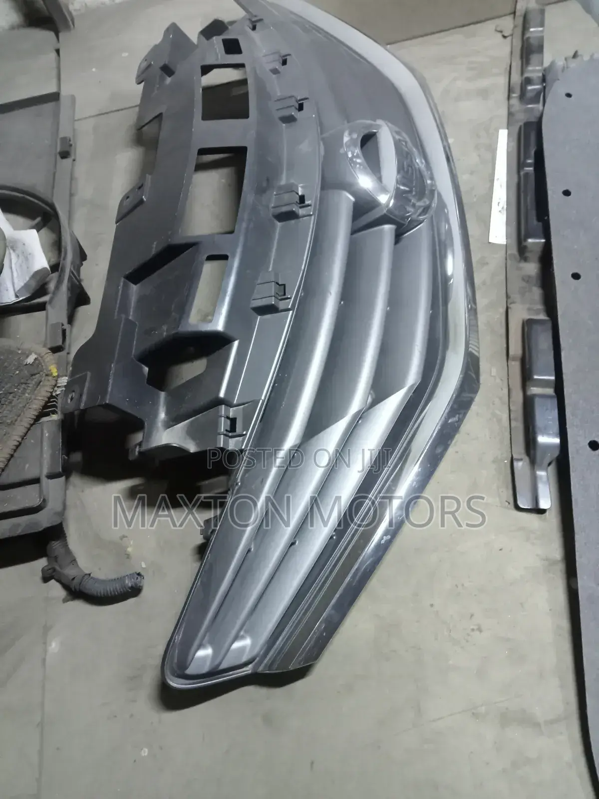 Nissan Note E12 Grille