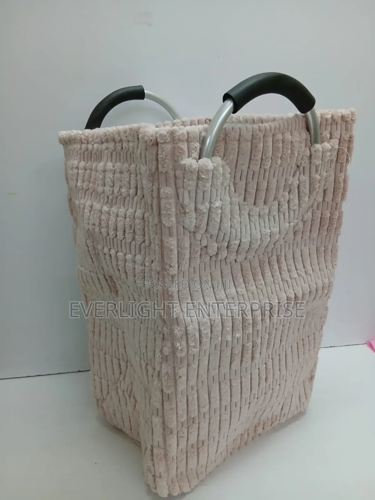 Velvet Coudry Laundry Basket