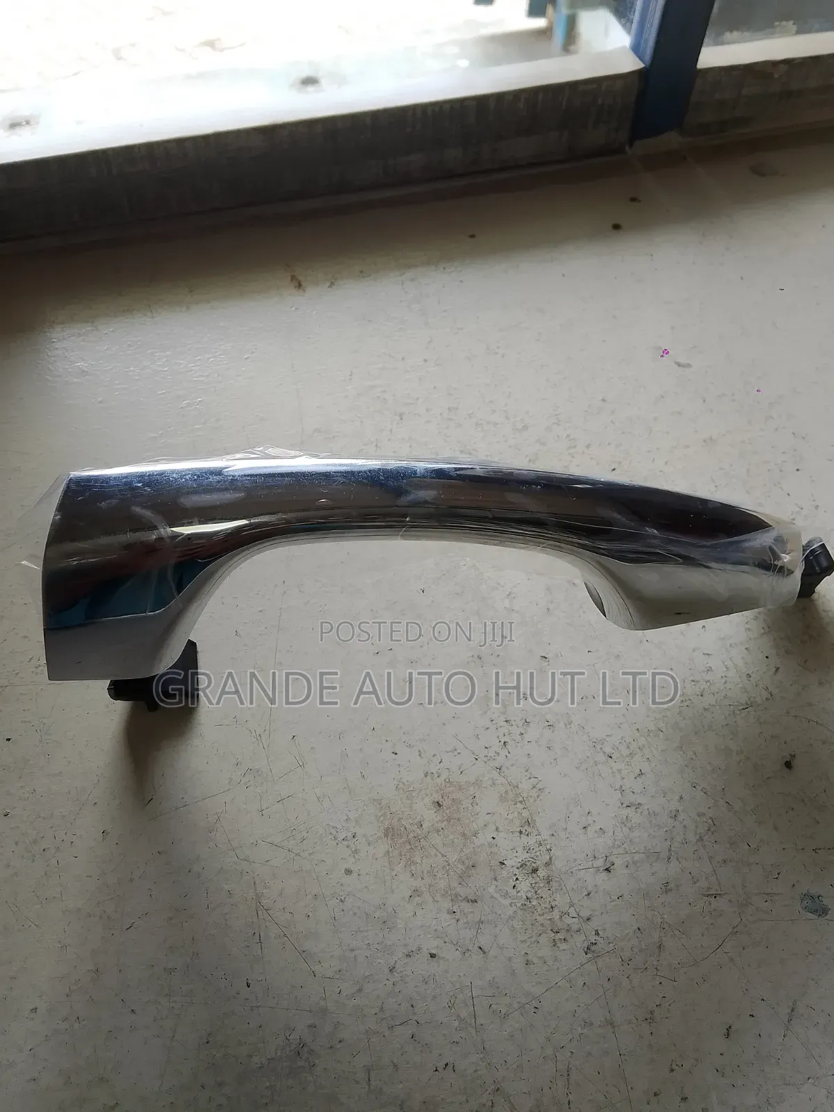 Rear Outer Door Handle Left Hyundai Santa Fe 2014 (Genuine)