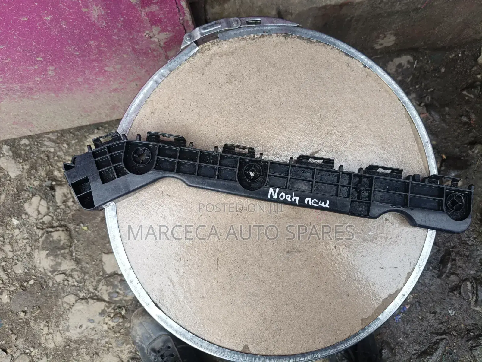 Bumper Slides Rear Noah 2015