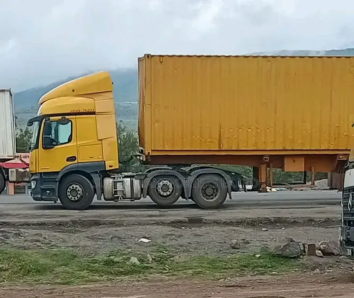 Trailers At.Hand for Transport"Jobs