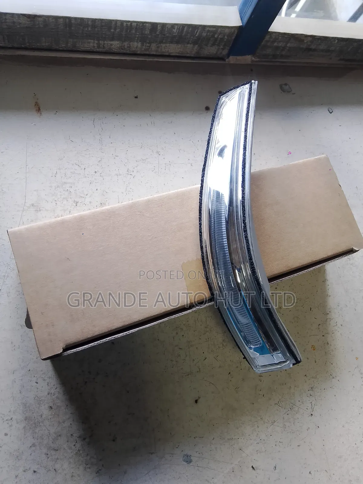 Side Mirror Blinker Hyundai Santa Fe 2015 (Genuine)