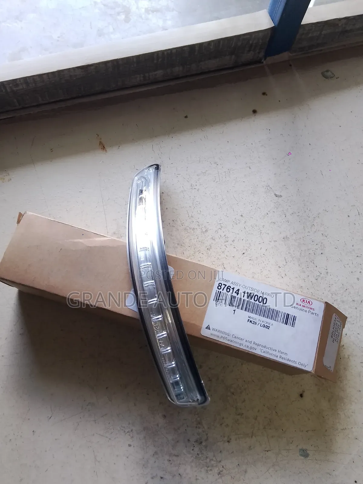 Left Side Mirror Blinker Kia Rio 2012 (Genuine)