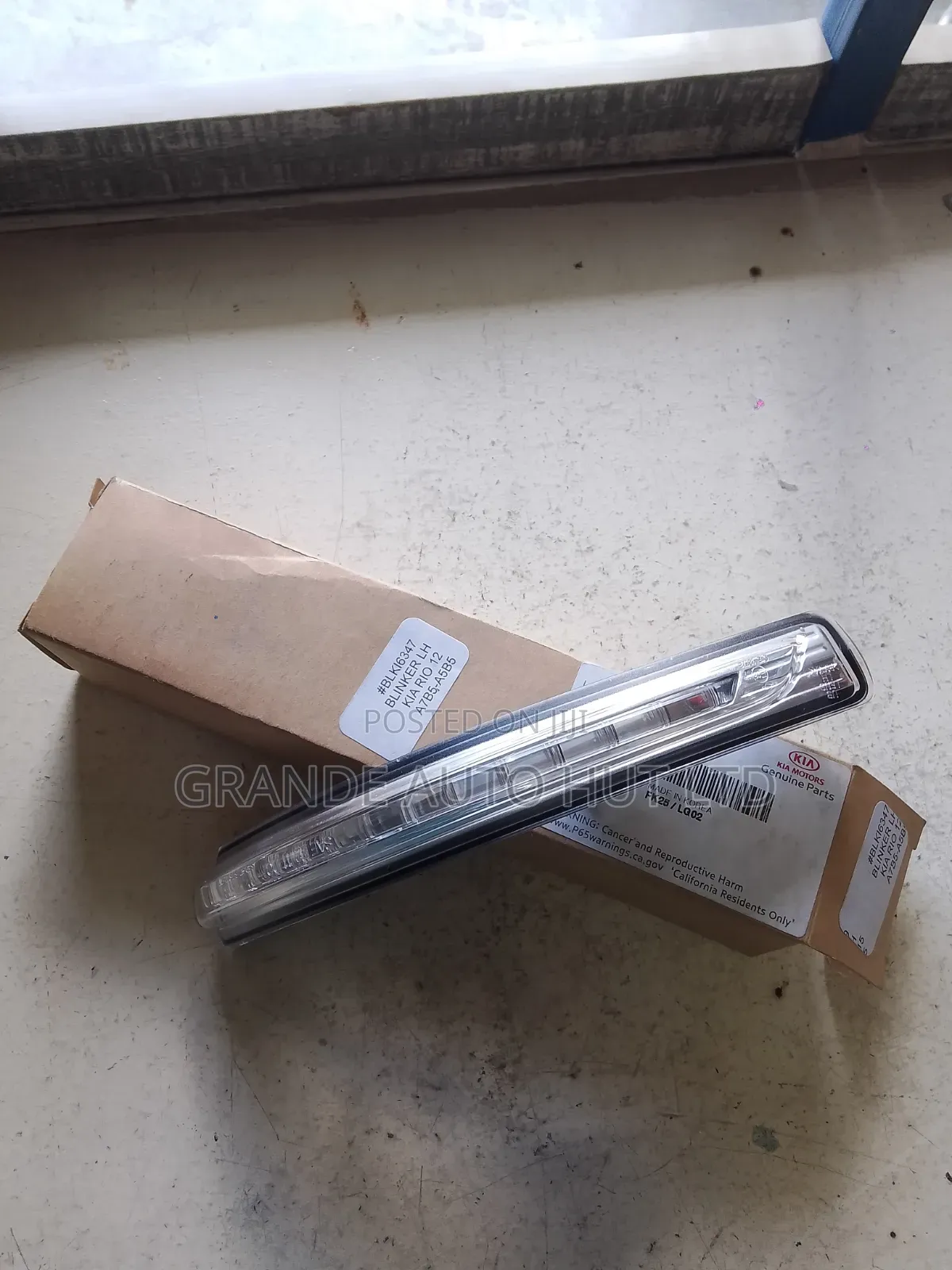 Left Side Mirror Blinker Kia Rio 2012 (Genuine)