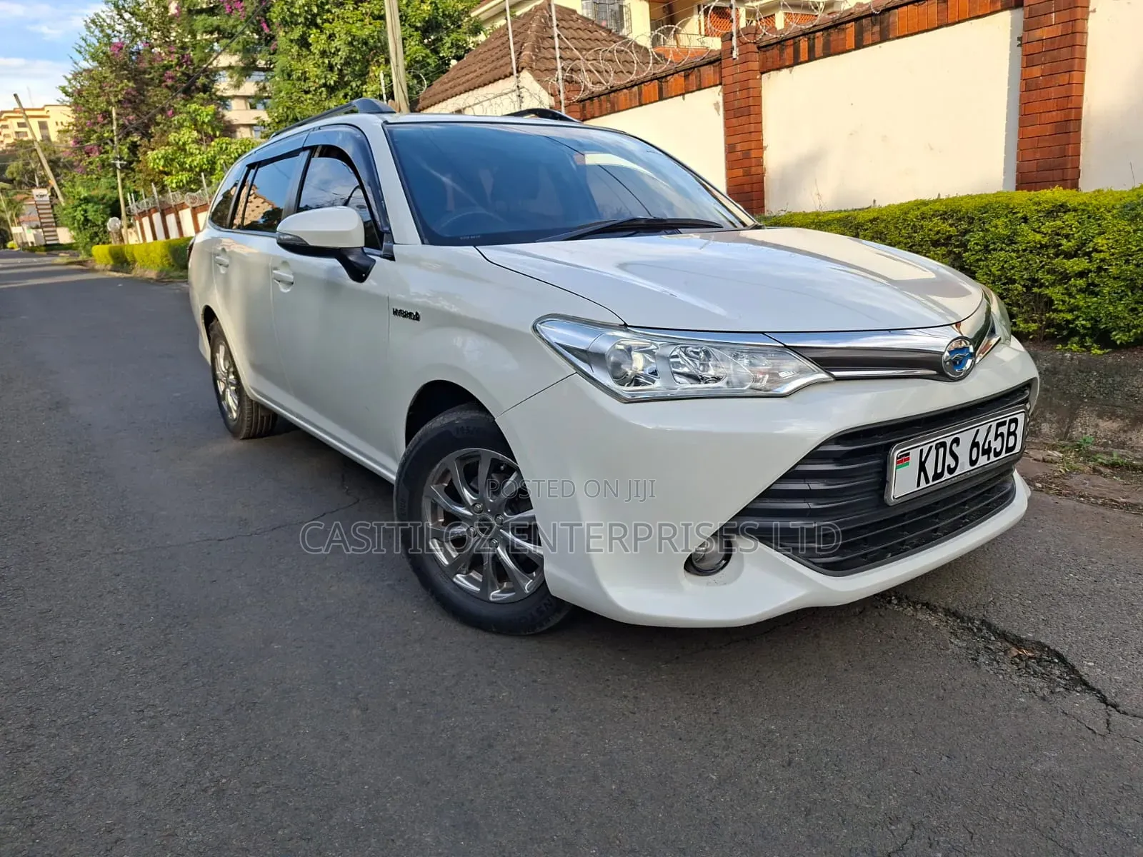 Toyota Corolla Fielder 1.5 Hybrid FWD 2017 White