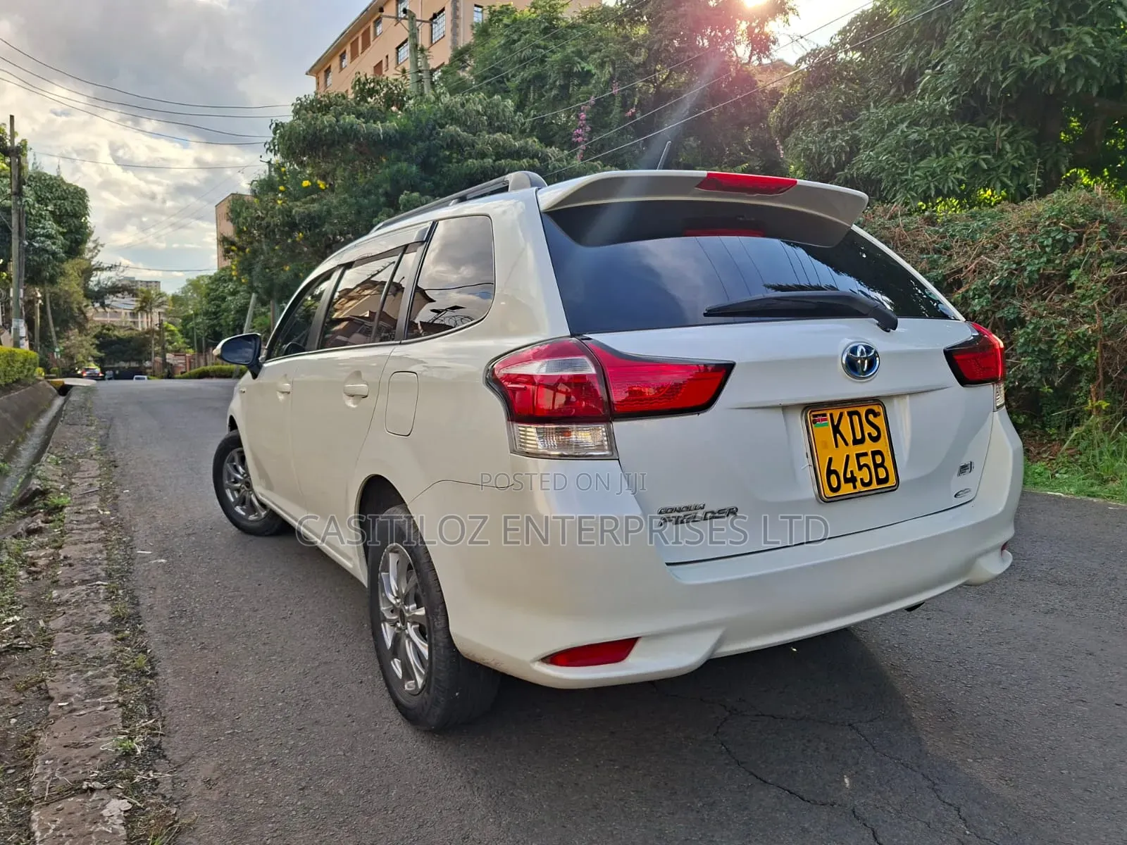 Toyota Corolla Fielder 1.5 Hybrid FWD 2017 White