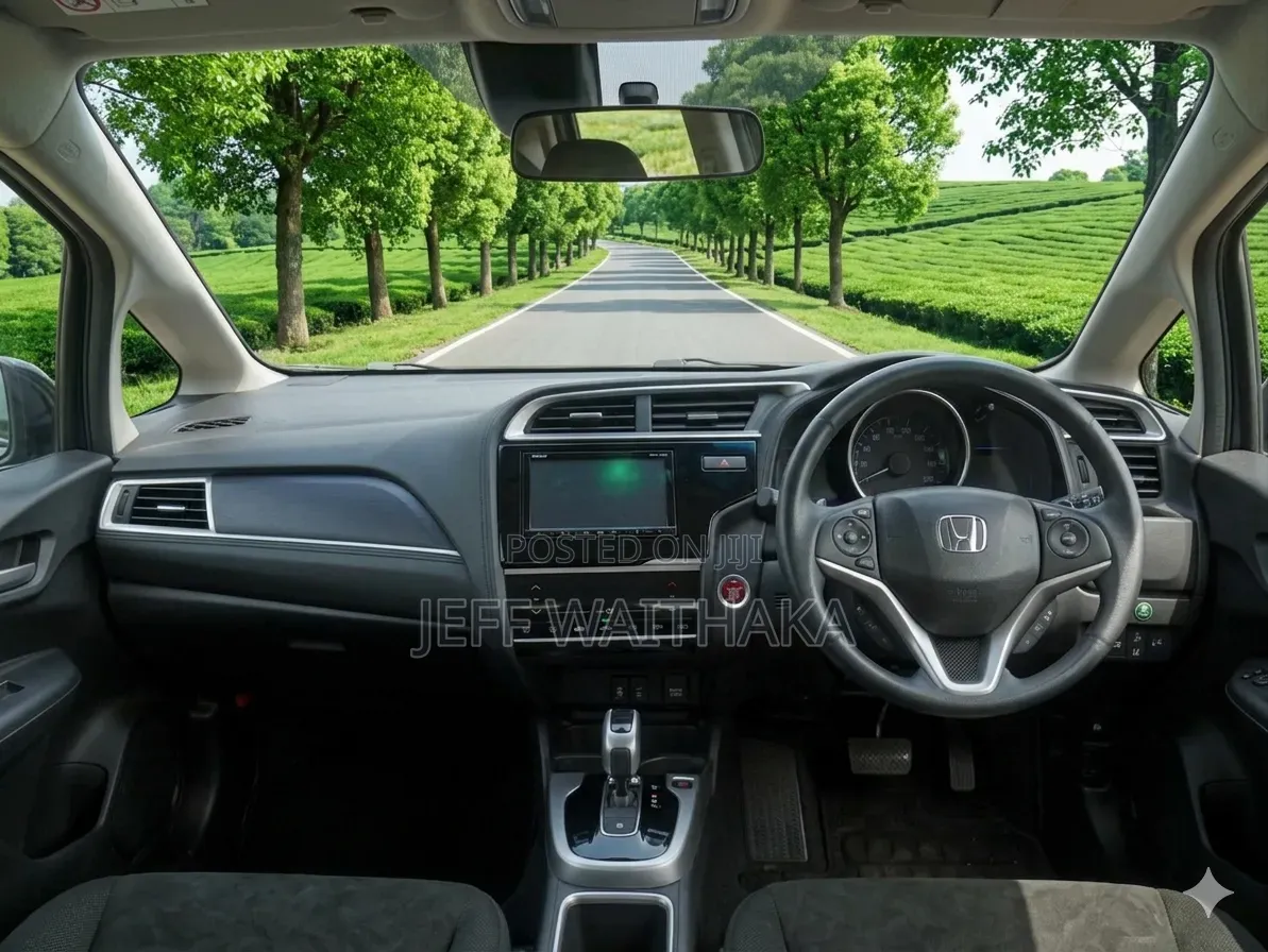 Honda Shuttle 1.5 Hybrid 4WD 2018 Silver