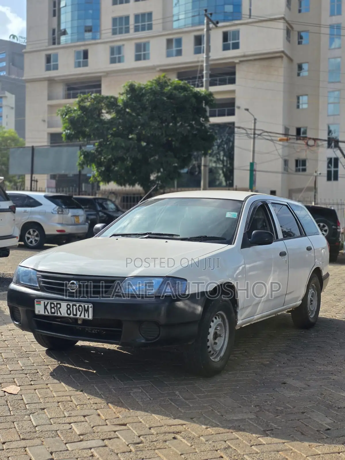 Nissan Advan 2002 White