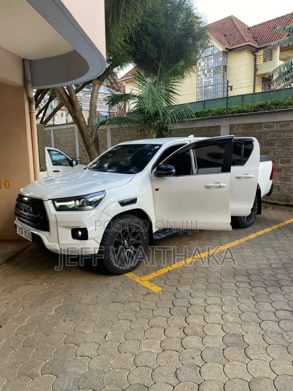 Toyota Hilux 2022 White