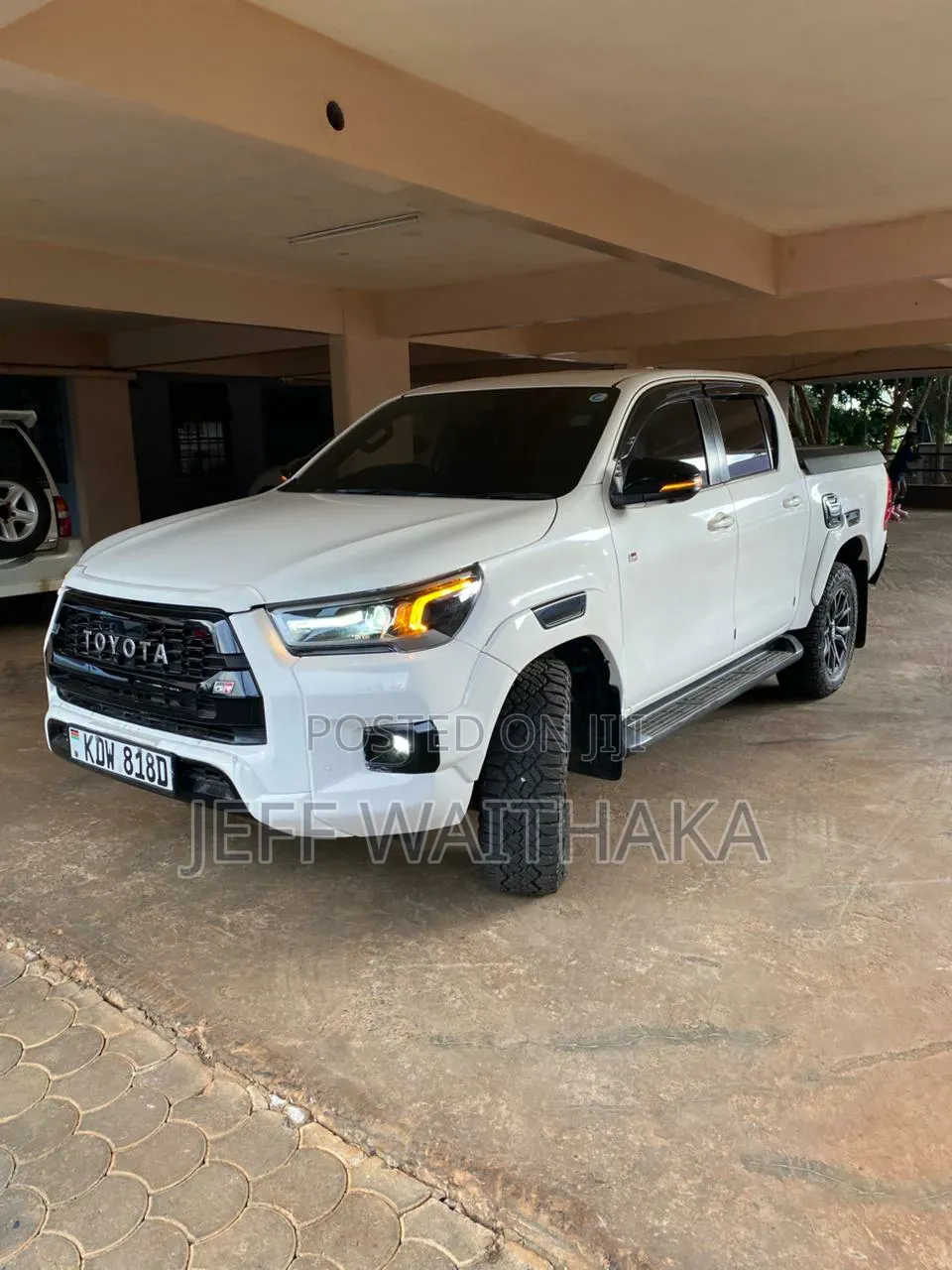 Toyota Hilux 2022 White
