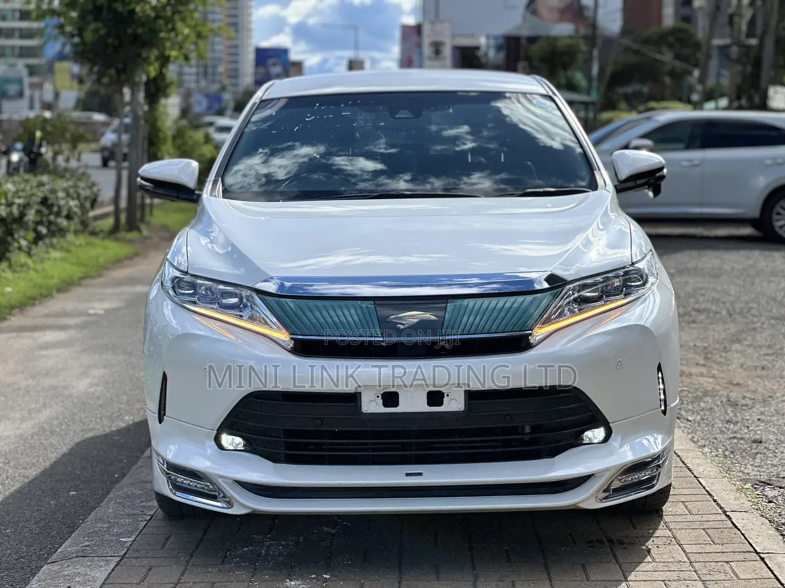 Toyota Harrier 2.0 2019 Off white
