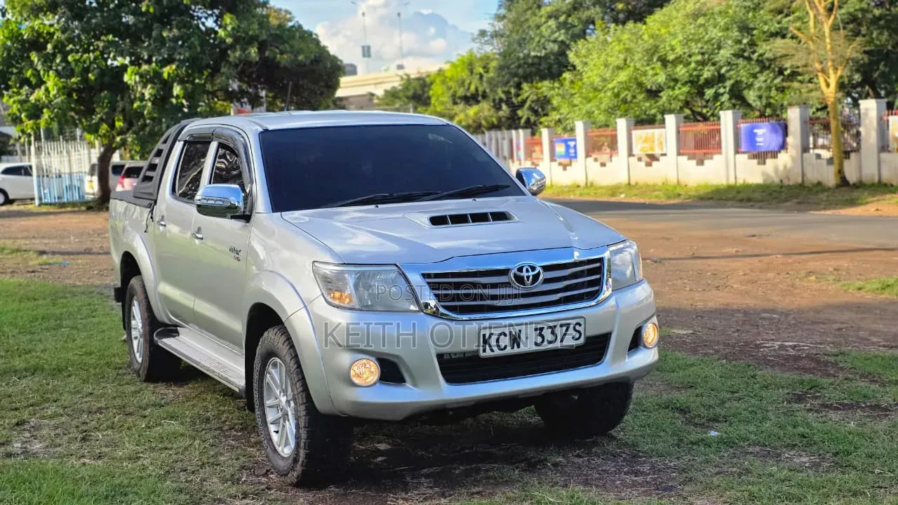 Toyota Hilux 3.0 D-4D 4x4 2012 Silver