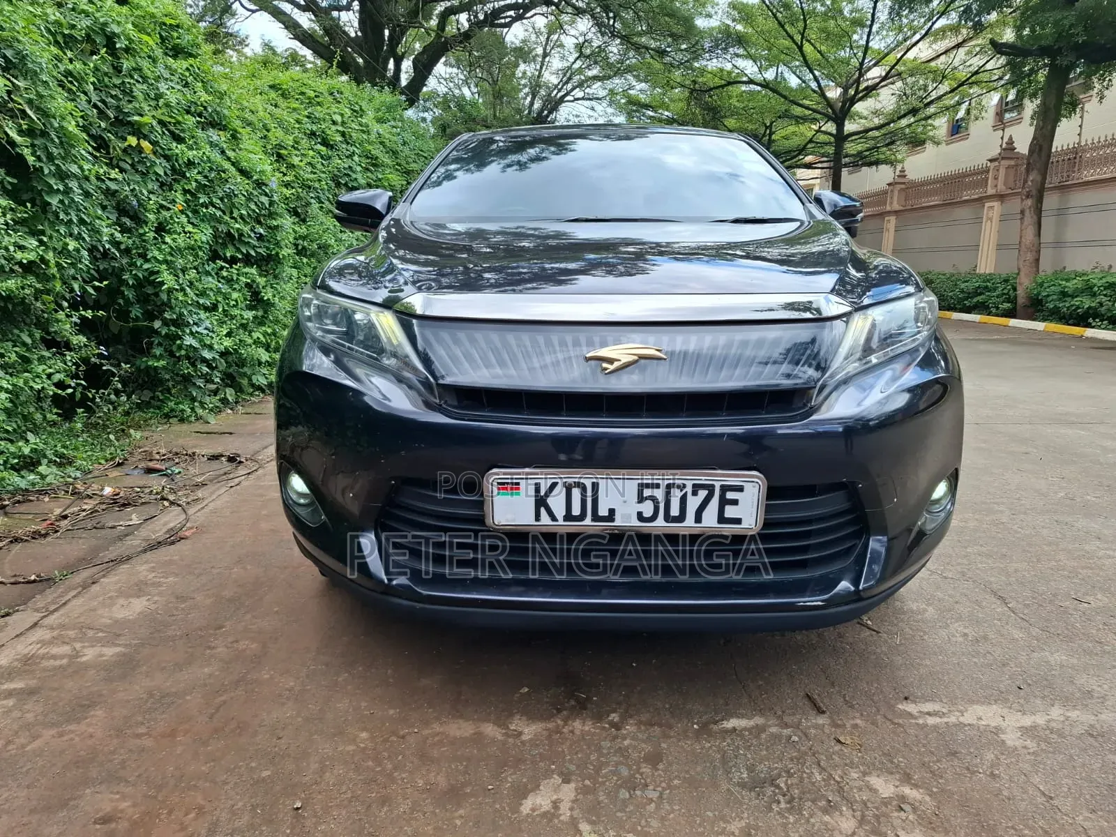Toyota Harrier 2.0 2015 Black