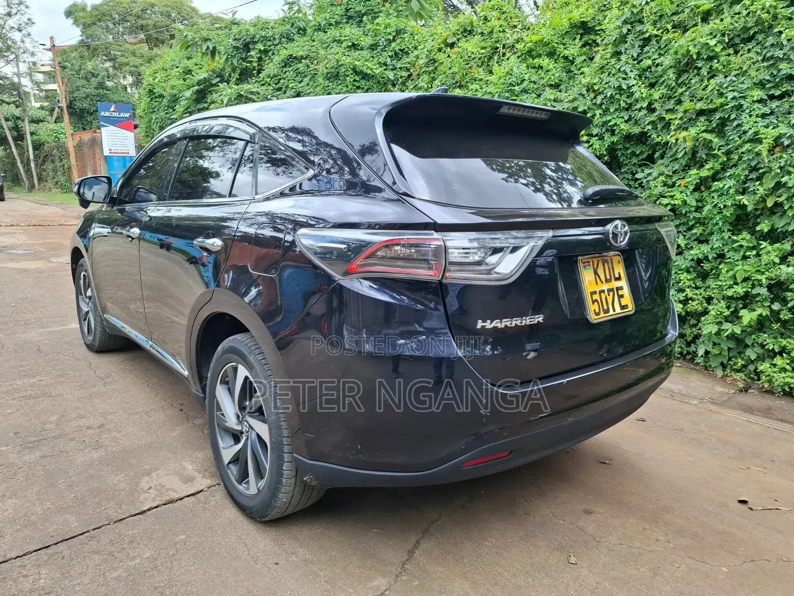 Toyota Harrier 2.0 2015 Black