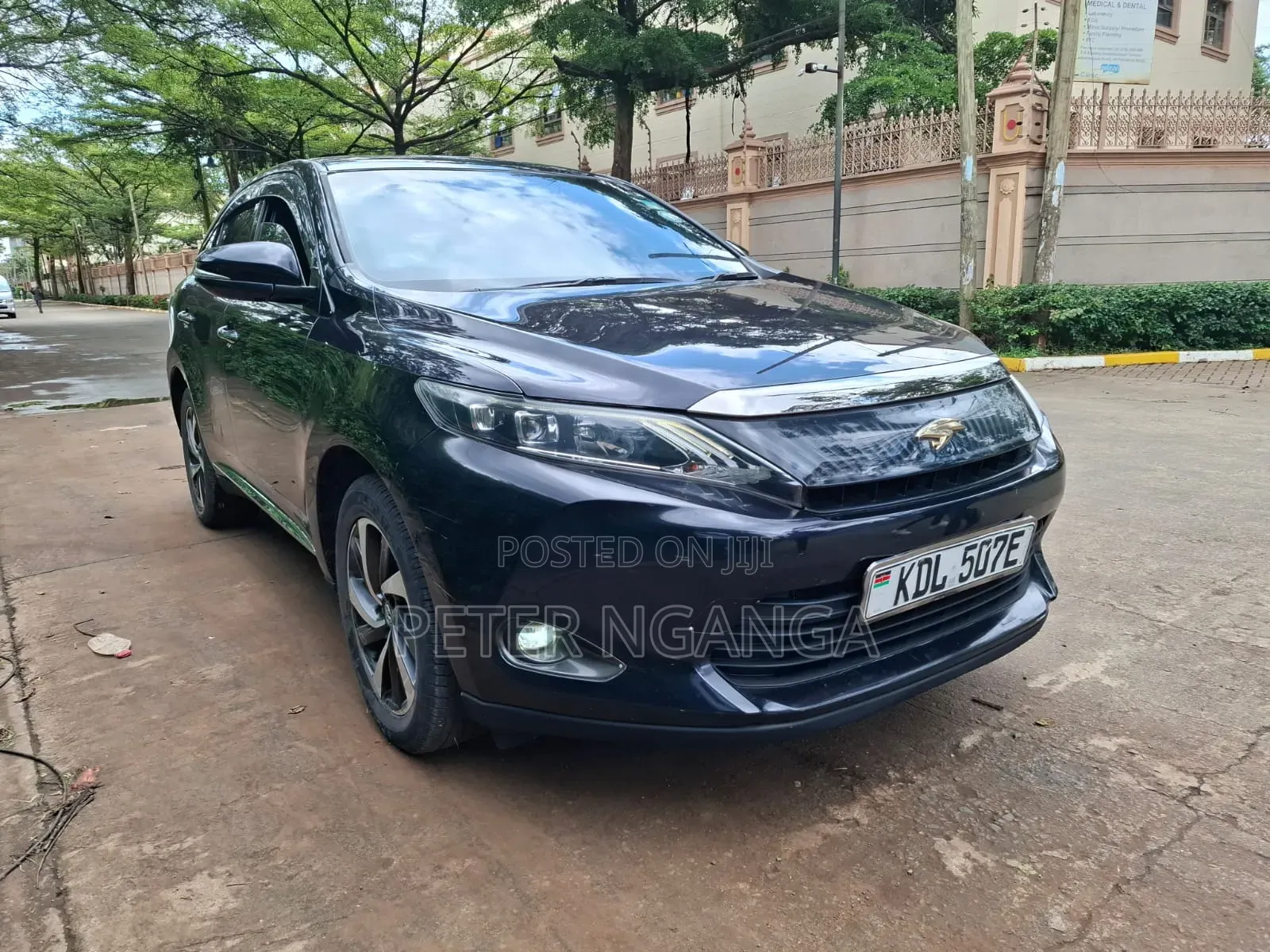 Toyota Harrier 2.0 2015 Black