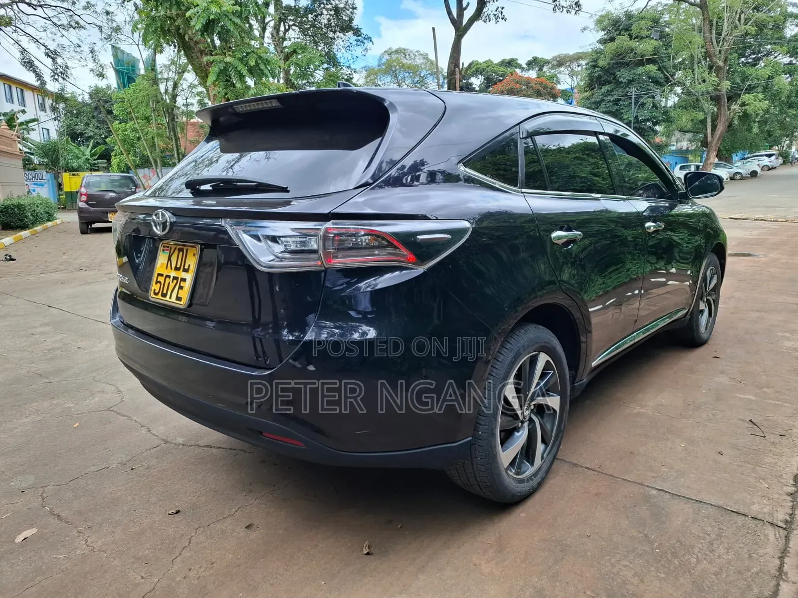 Toyota Harrier 2.0 2015 Black