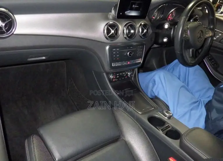 Mercedes-Benz GLA-Class 2019 White