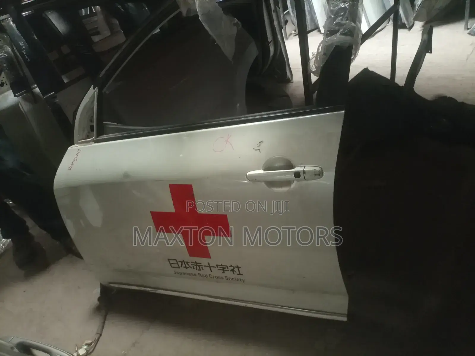 Toyota Vanguard Front Door With Chrome