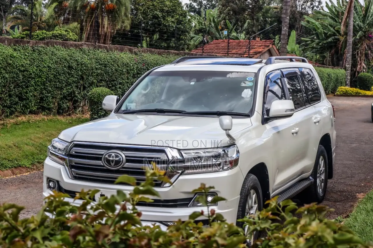 Toyota Land Cruiser 4.6 V8 ZX 2019 White