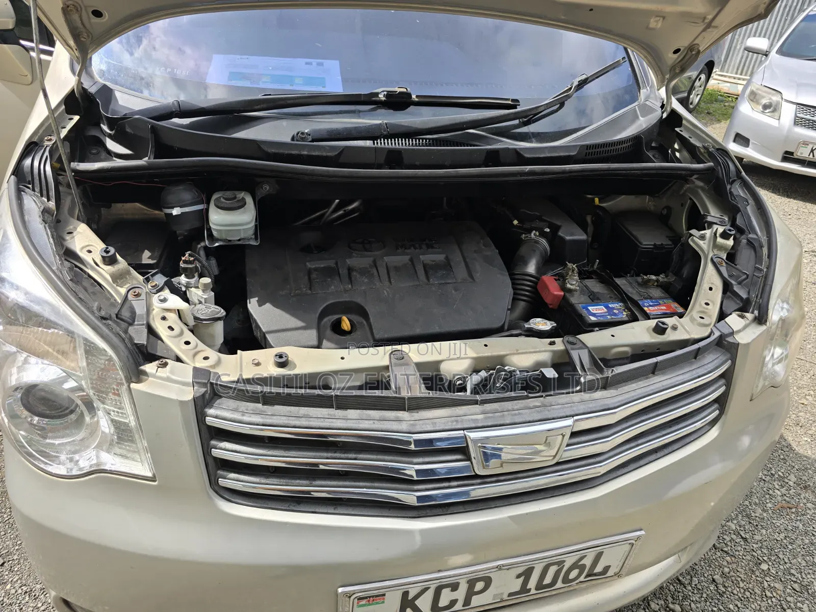 Toyota Noah 2.0 143hp FWD (8 Seater) 2012 Gold