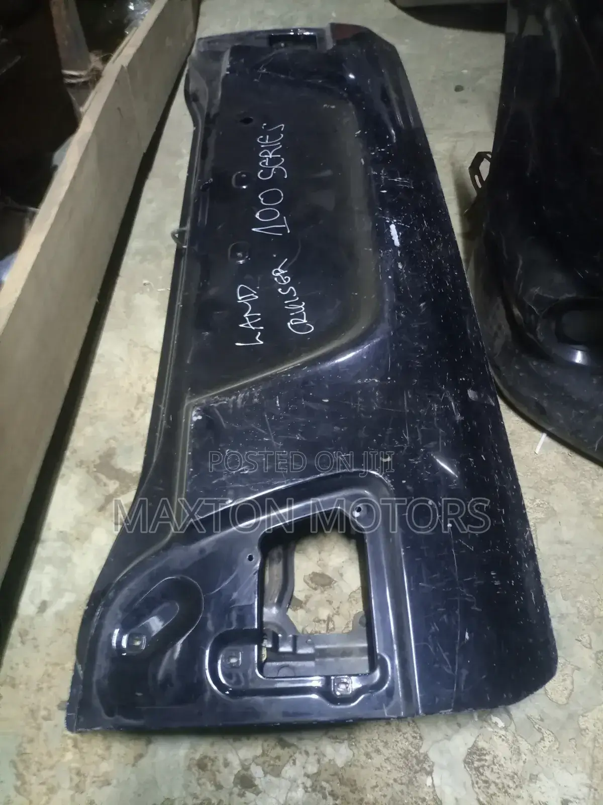 Lower Tailgate Landcruiser 100 Series