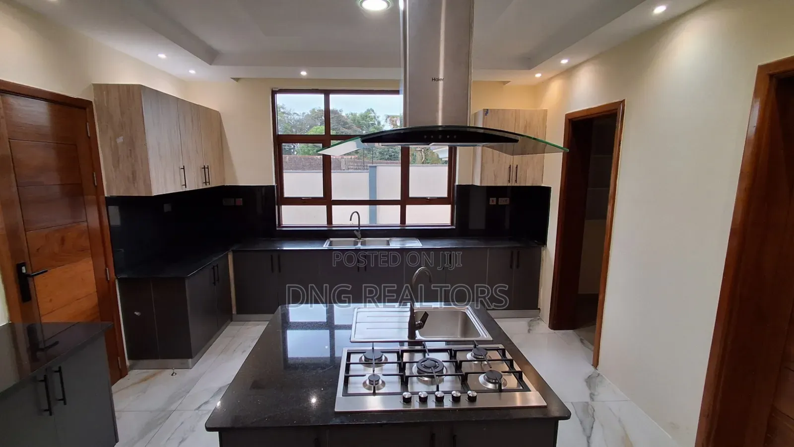 5bdrm Villa in Rosslyn for sale