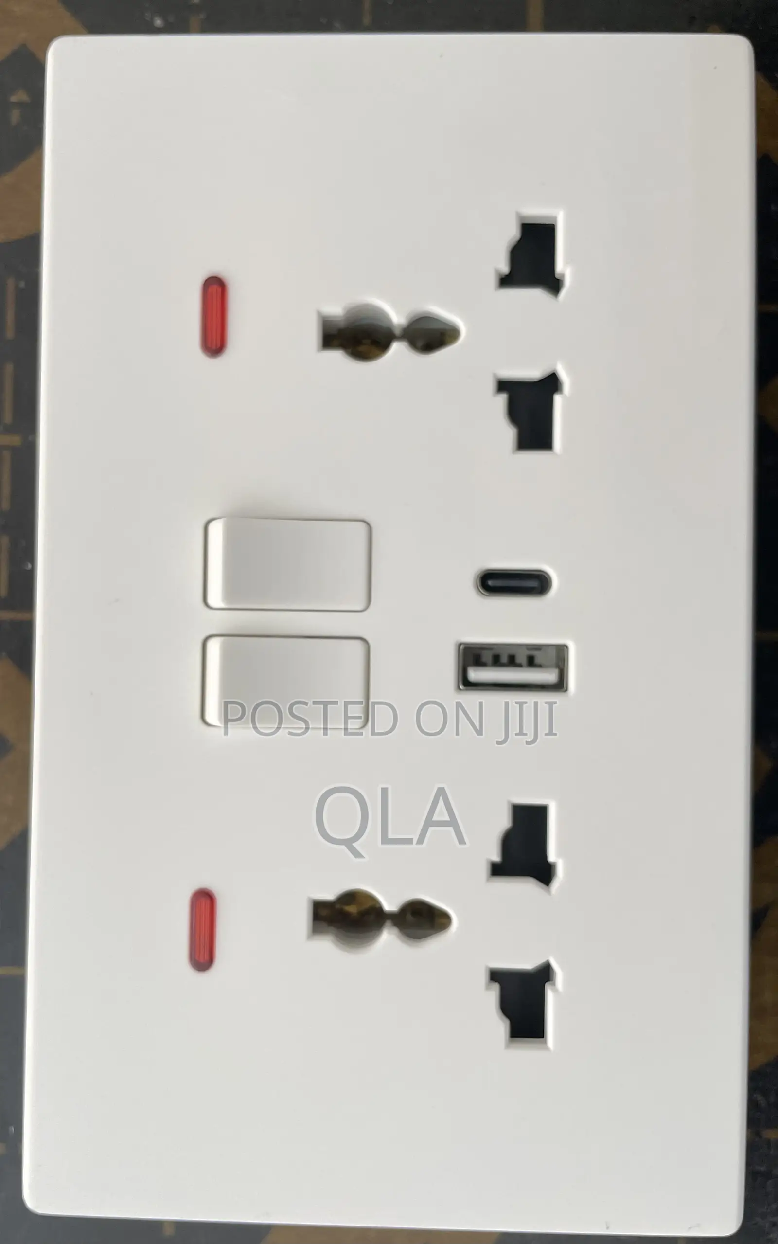 13a Universal Twin Socket With Usb and Type C.