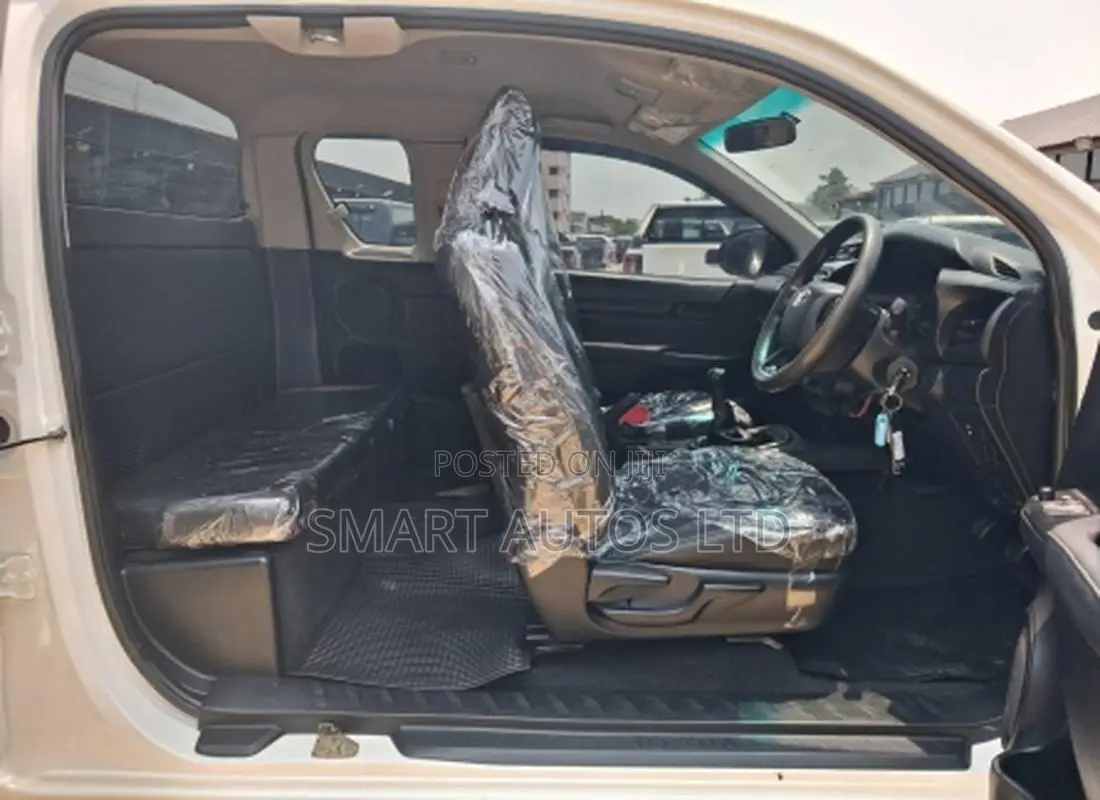 Toyota Hilux 2019 White