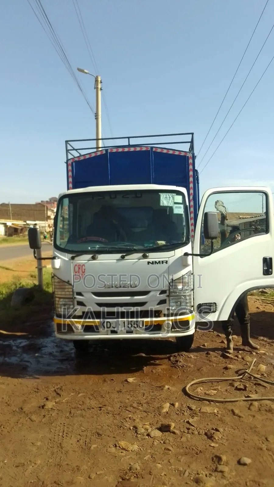 Isuzu NMR Closed Body