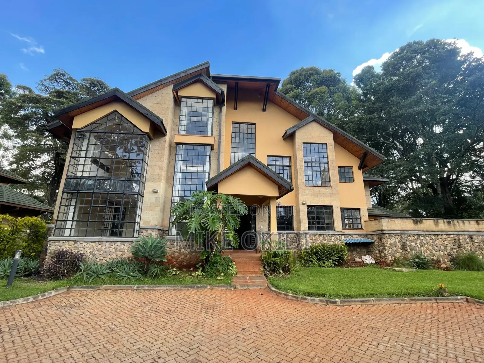 5bdrm Mansion in Hardy for sale