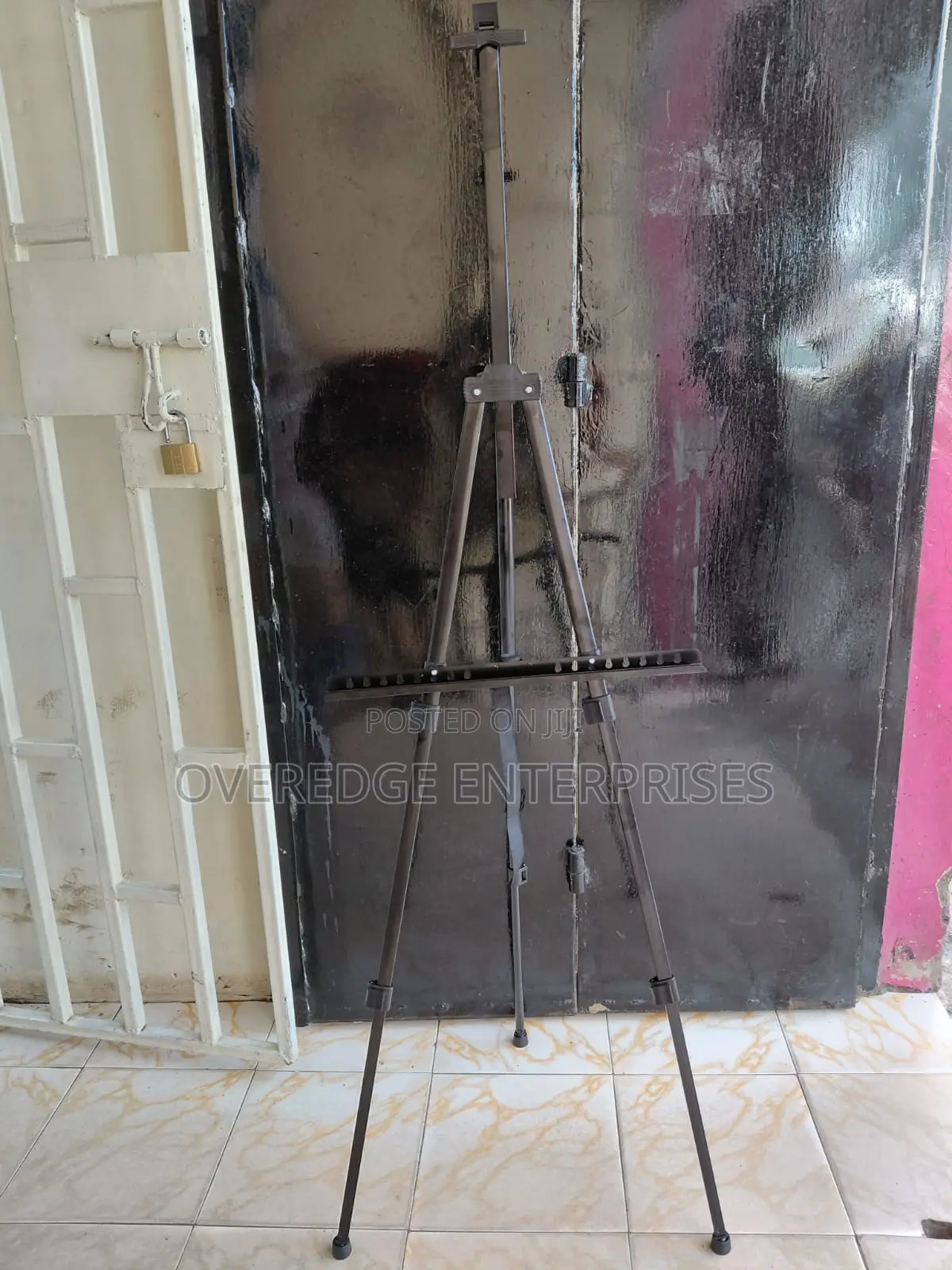Easel Stand for Canvas Boards Available