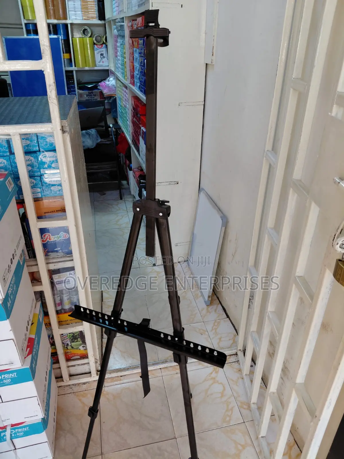 Strong Metallic Tripod Stand Available on Sale