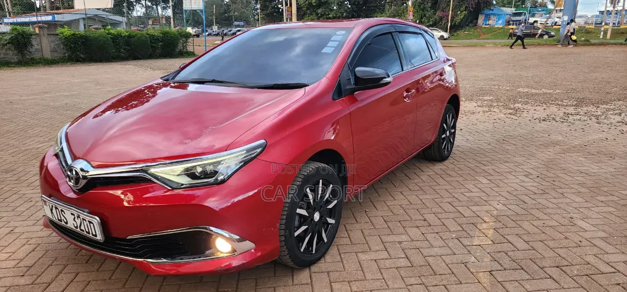Toyota Auris 2017 Pink