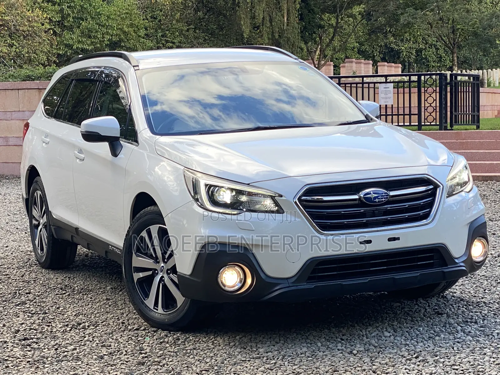 Subaru Outback Premium AWD 2020 White
