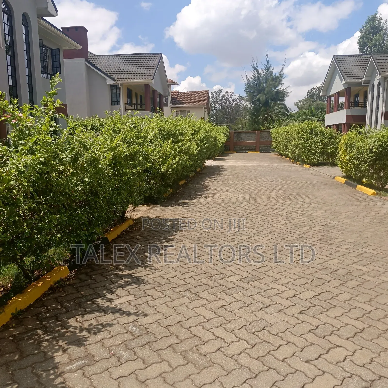 5bdrm Townhouse / Terrace in Garden Estate, Roysambu for rent