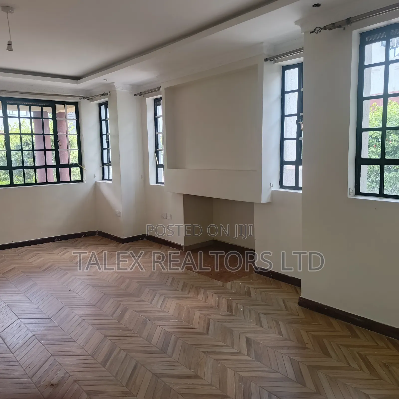 5bdrm Townhouse / Terrace in Garden Estate, Roysambu for rent