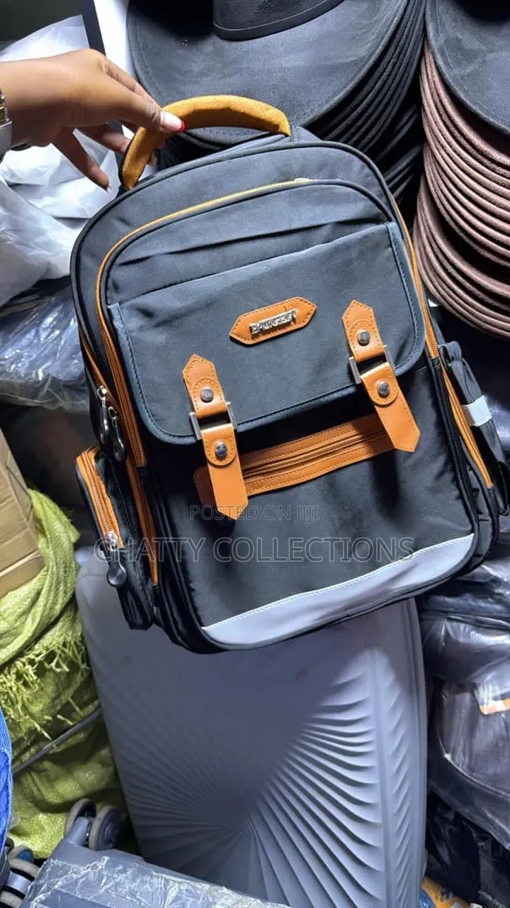 Black Heavy Capacity School Bag Backpack for Grade 1 to Grade 4