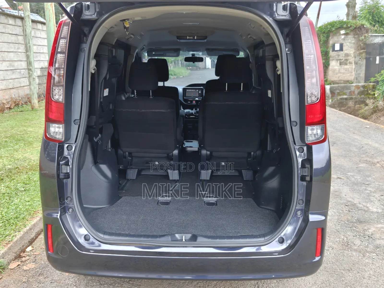 Toyota Esquire 2015 Black
