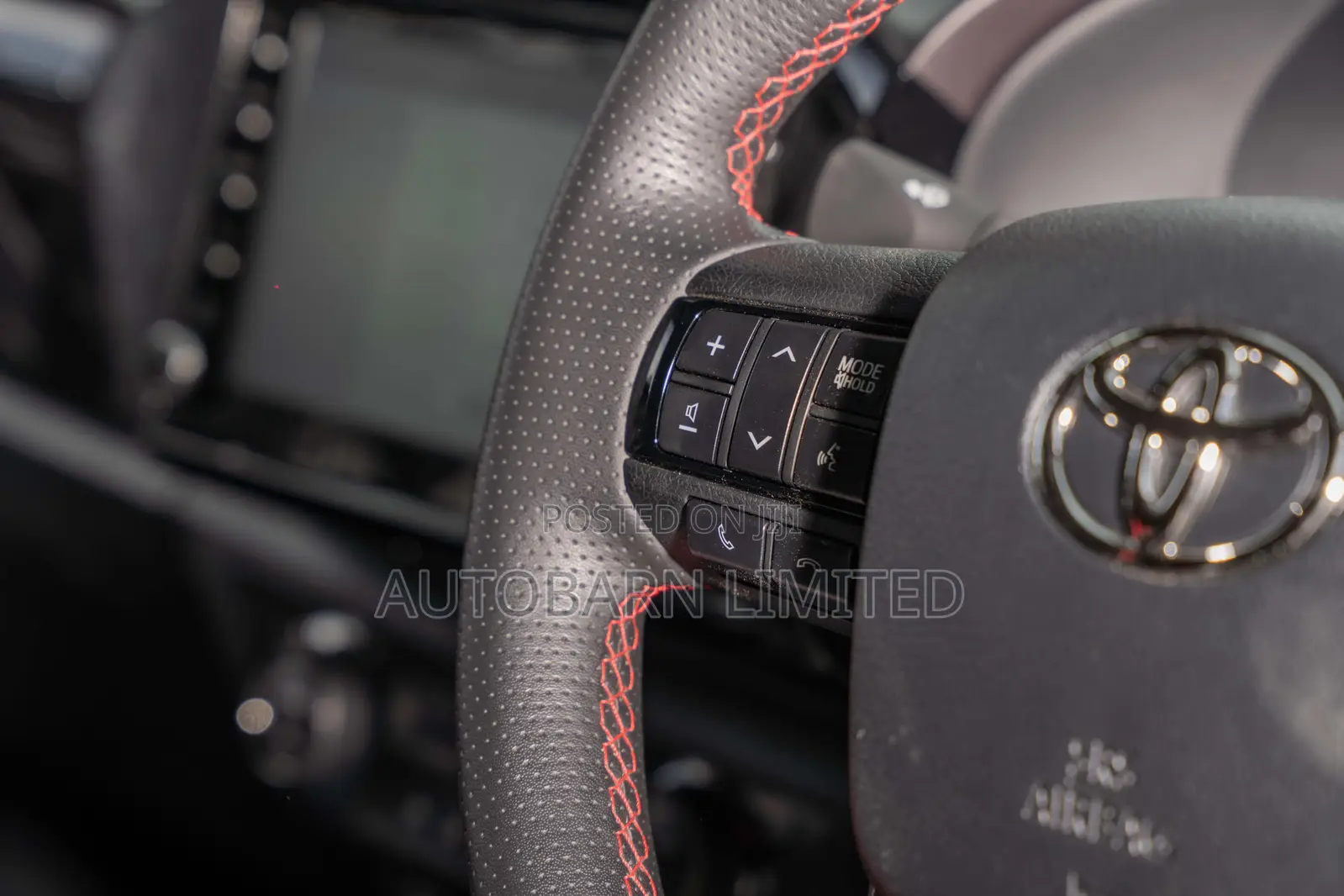 Toyota Hilux 2022 White
