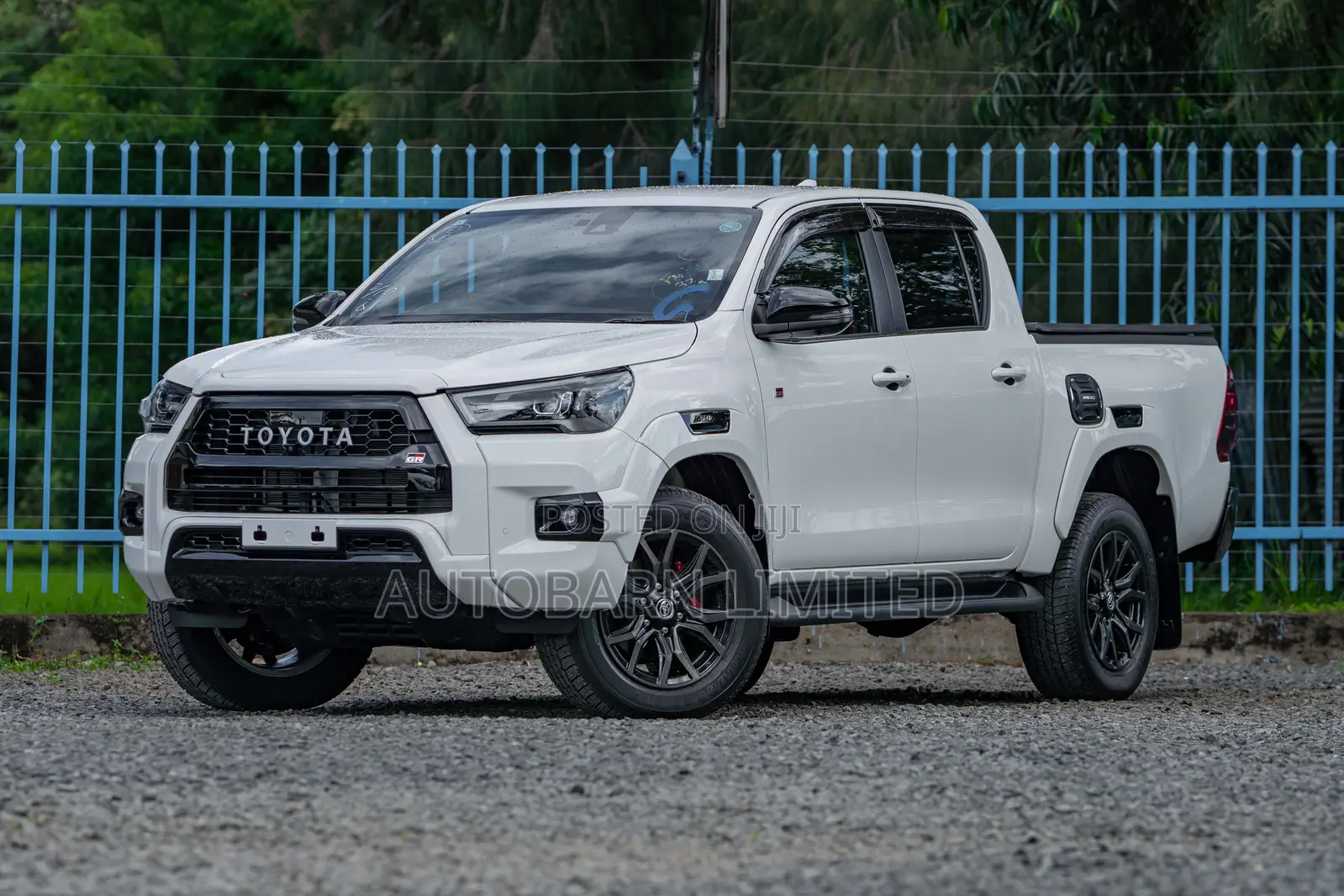 Toyota Hilux 2022 White