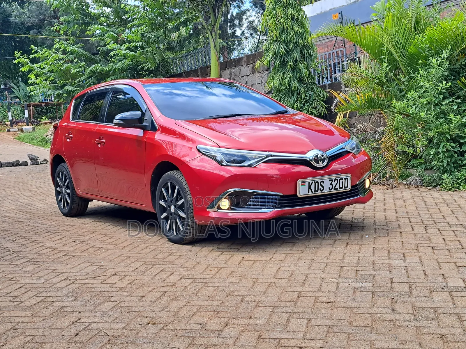 Toyota Auris 2017 Red
