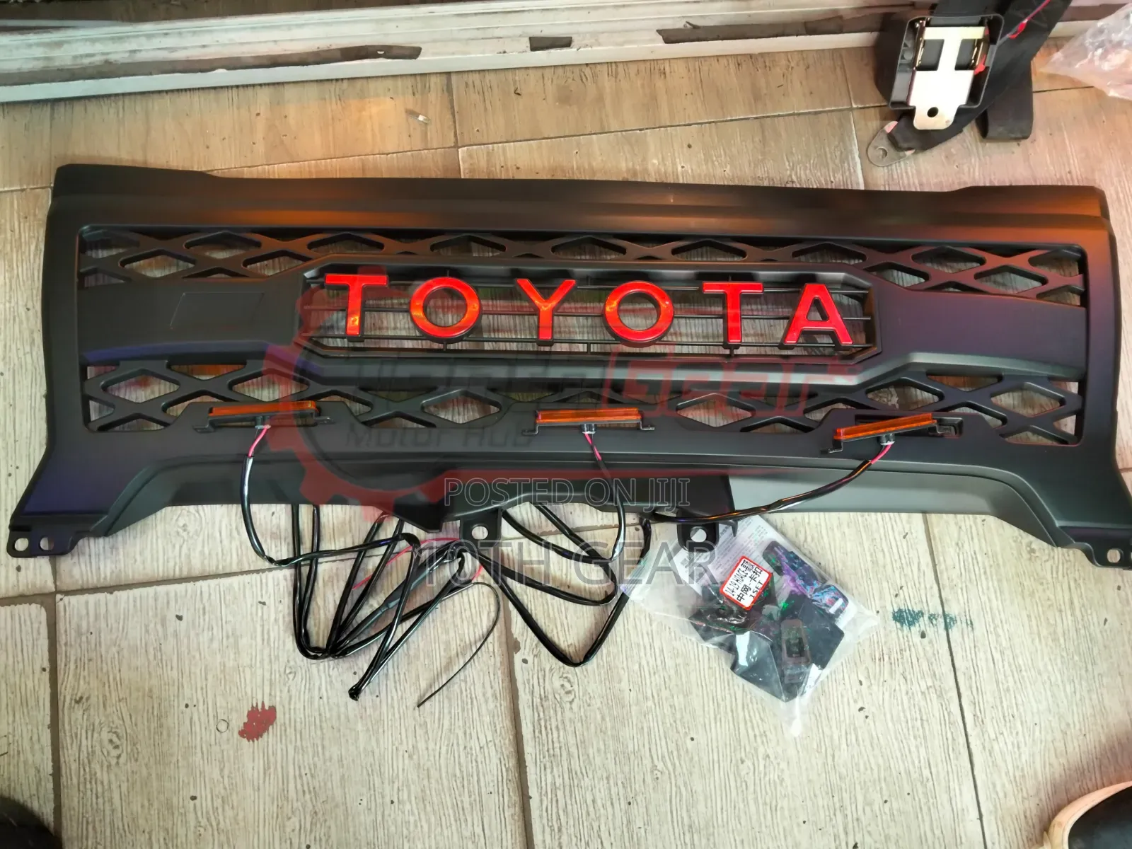 Grill Hiace 7l Gr With Word Toyota
