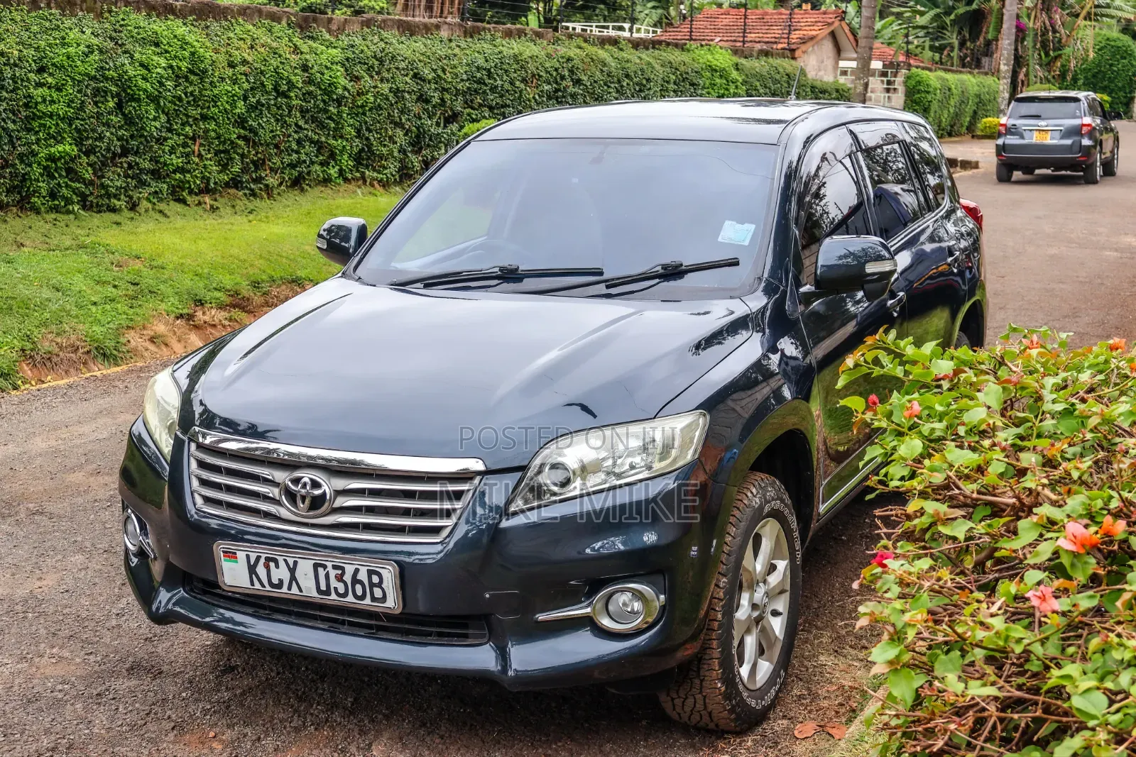 Toyota Vanguard 2012 Blue