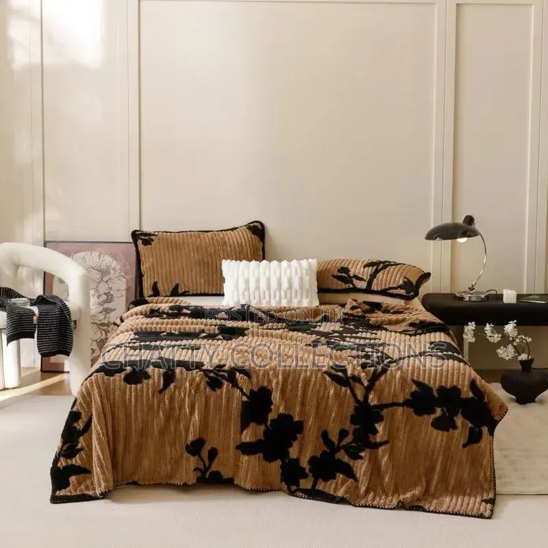 6 by 6 Flowerd Theme Fleece Blanket
( No Pillow Case No Packaging)