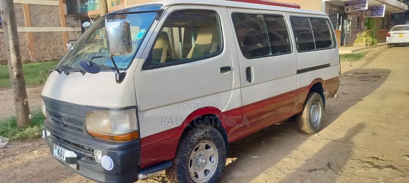 Toyota HiAce 2000 White