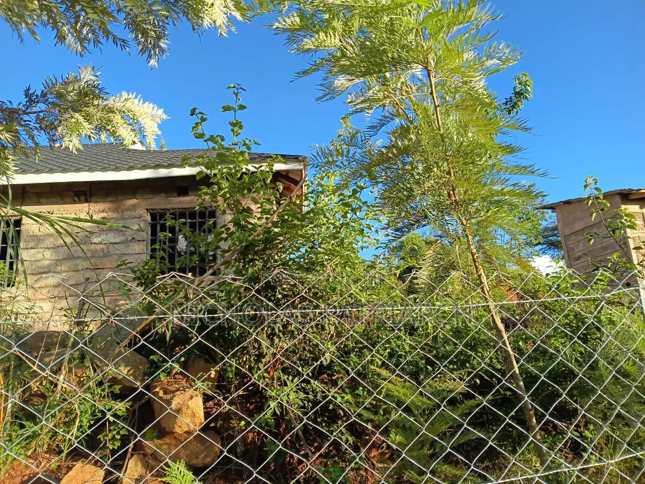 1 Acre With Semi Finished House at Machakos Kimutwa at 4m
