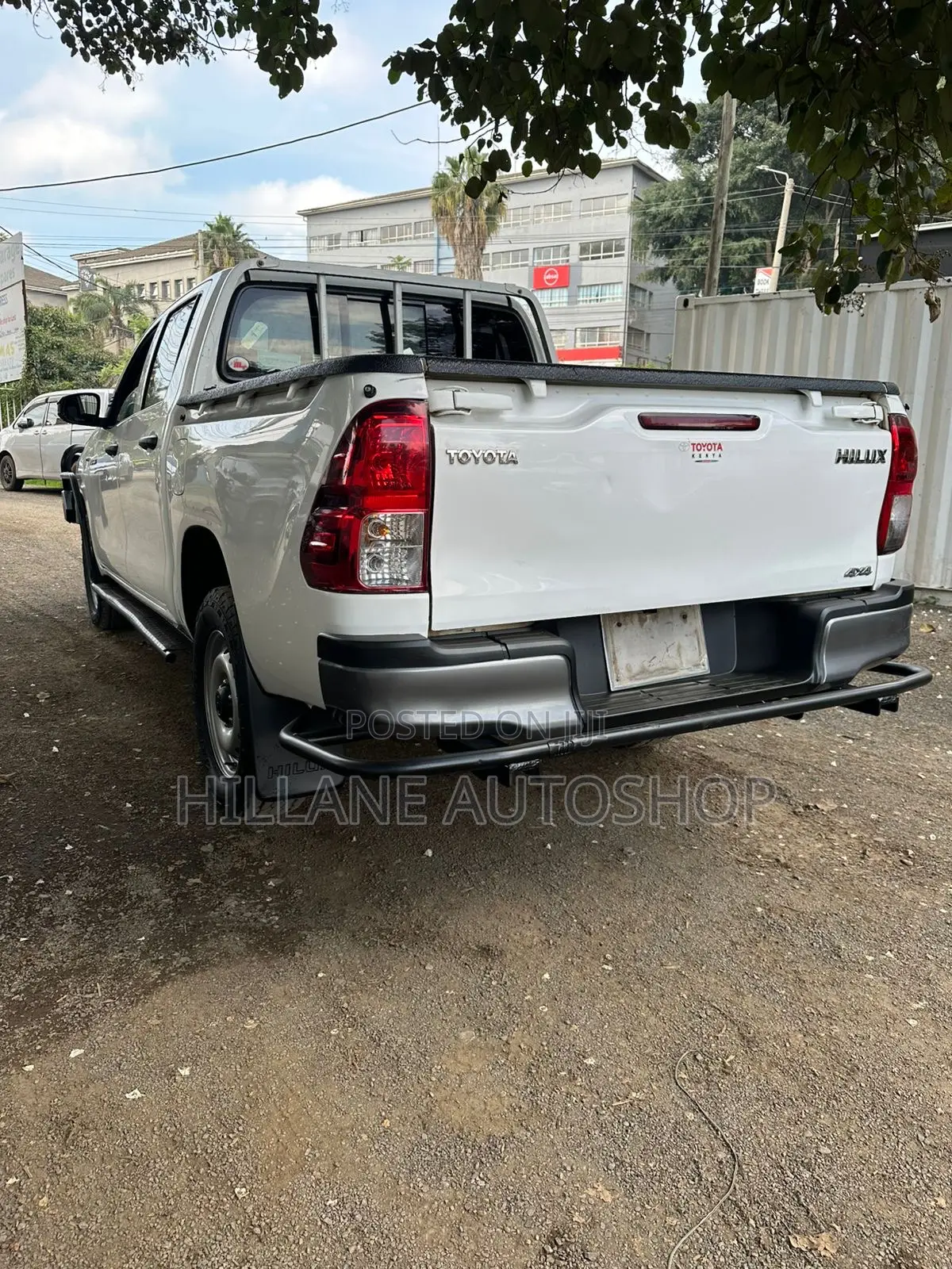 Toyota Hilux 2021 White
