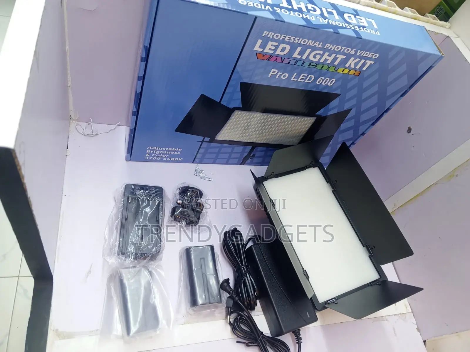 Pro Led 600 Led Video Light Panel Kit With Stand Barndoors