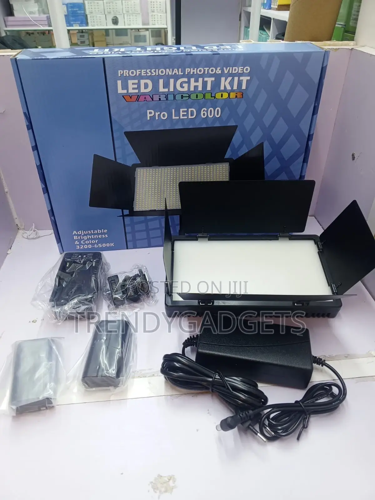 Pro Led 600 Led Video Light Panel Kit With Stand Barndoors