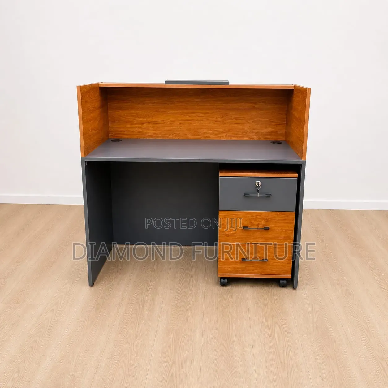 1.2m Modern Reception Desk With Lockable Drawers